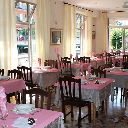 Hotel Oblio Rimini Exterior photo