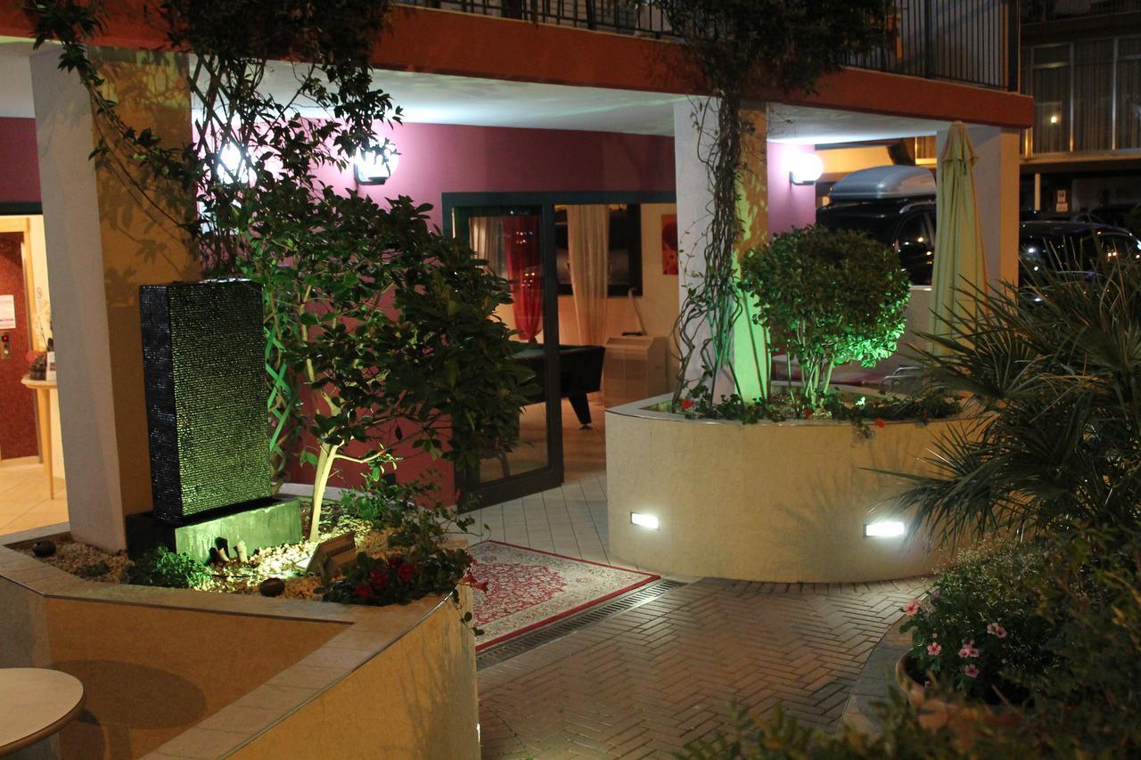 Hotel Oblio Rimini Exterior photo